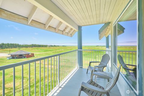 Photo of 210 26th Street NW #325/6, Long Beach, WA 98631 (MLS # 2261076)