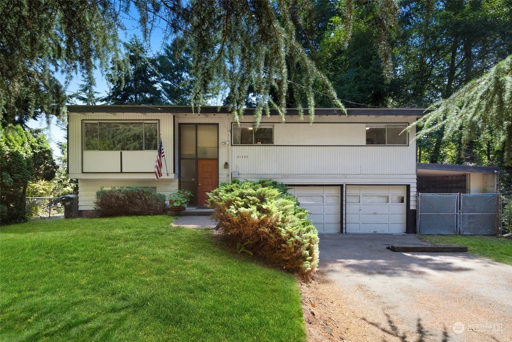 Photo of 21424 35th Avenue S, SeaTac, WA 98198 (MLS # 2274746)