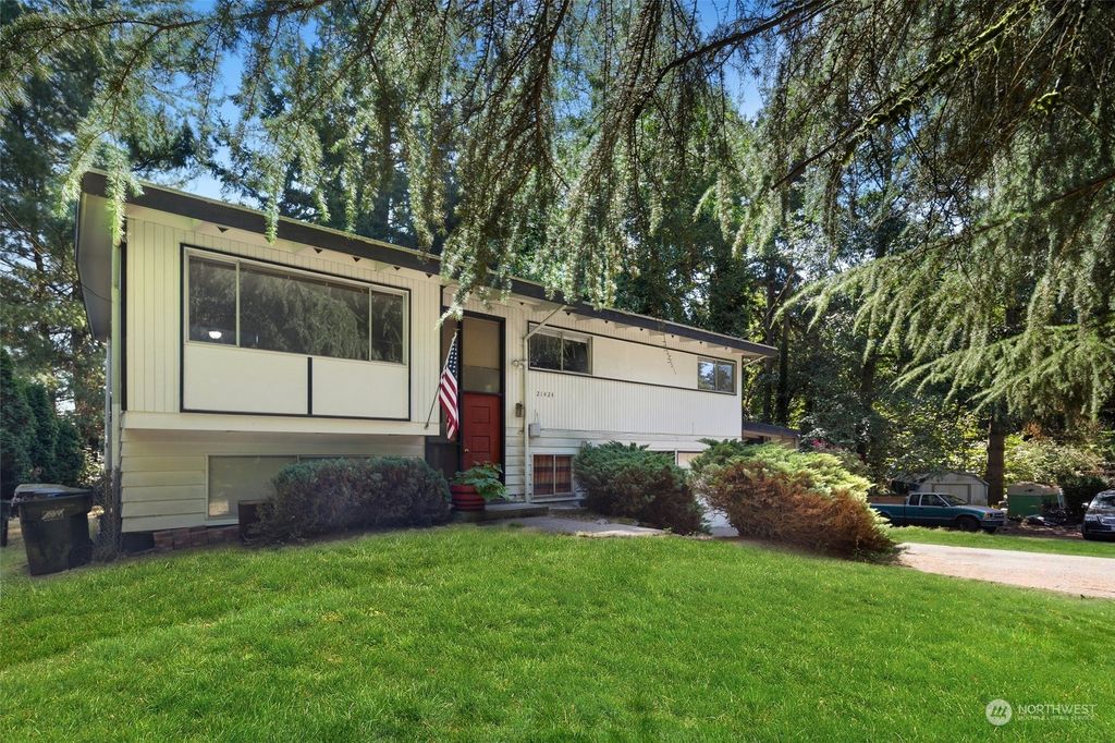 Photo of 21424 35th Avenue S, SeaTac, WA 98198 (MLS # 2274746)