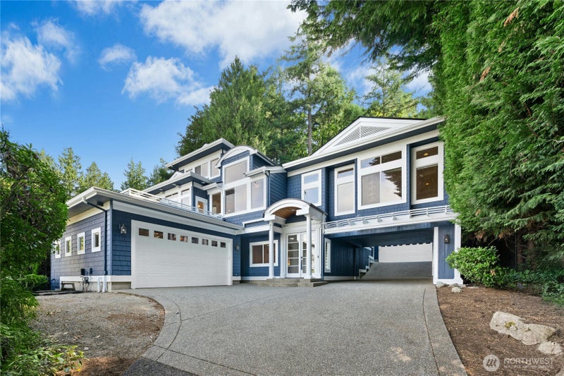 13130 Holmes Point Drive NE