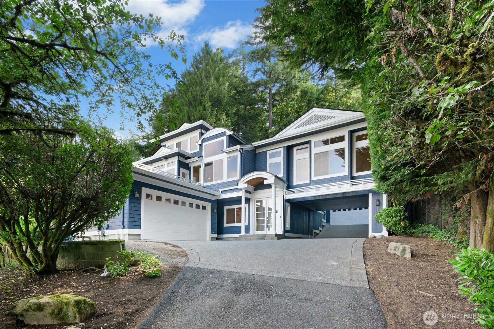 13130 Holmes Point Drive NE