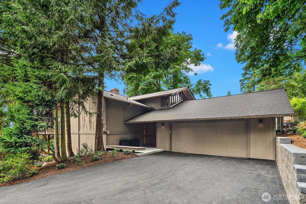 Photo of 6750 W Mercer Way, Mercer Island, WA 98040 (MLS # 2540441)