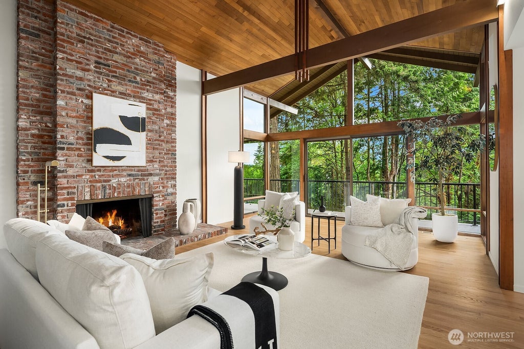 Photo of 6750 W Mercer Way, Mercer Island, WA 98040 (MLS # 2540441)