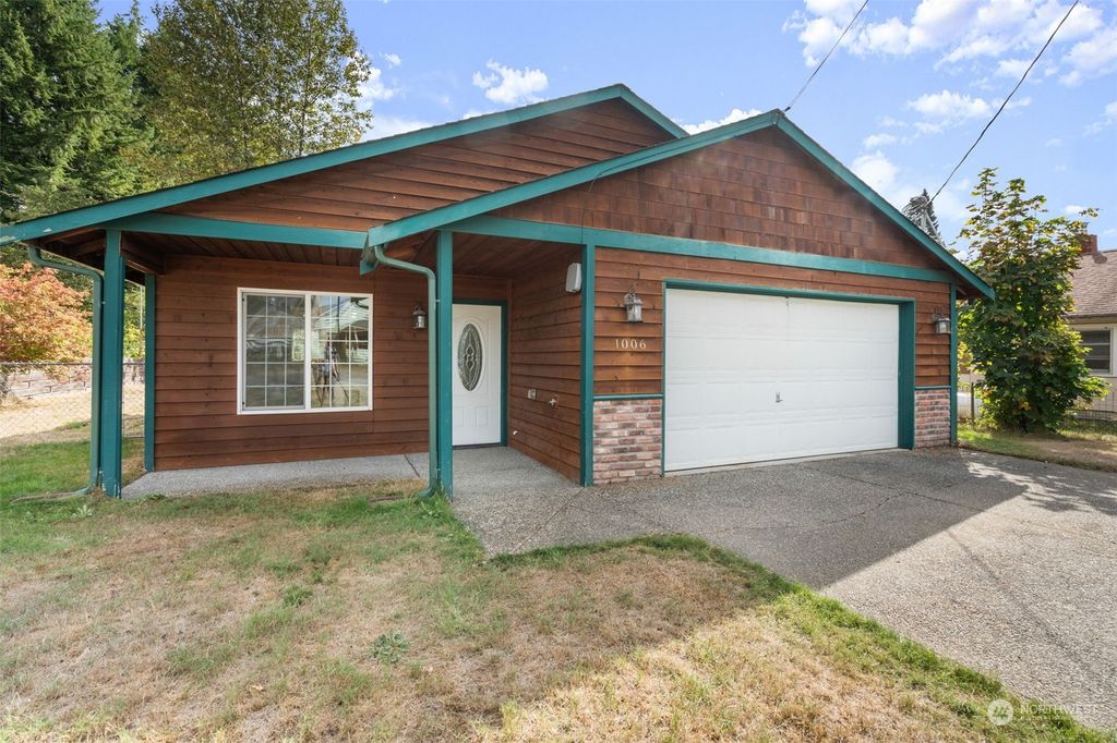 Photo of 1006 Montague Ave Ave, Darrington, WA 98241 (MLS # 2163720)