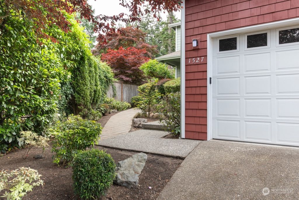 Photo of 1527 NE Perkins Way, Shoreline, WA 98155 (MLS # 2255273)