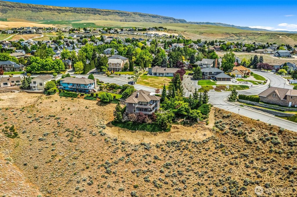 Photo of 2336 Grand Avenue, East Wenatchee, WA 98802 (MLS # 2484159)