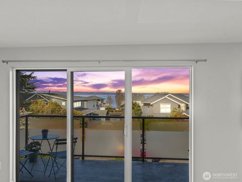 Photo of 300 2nd Avenue N #2E, Edmonds, WA 98020 (MLS # 2498923)