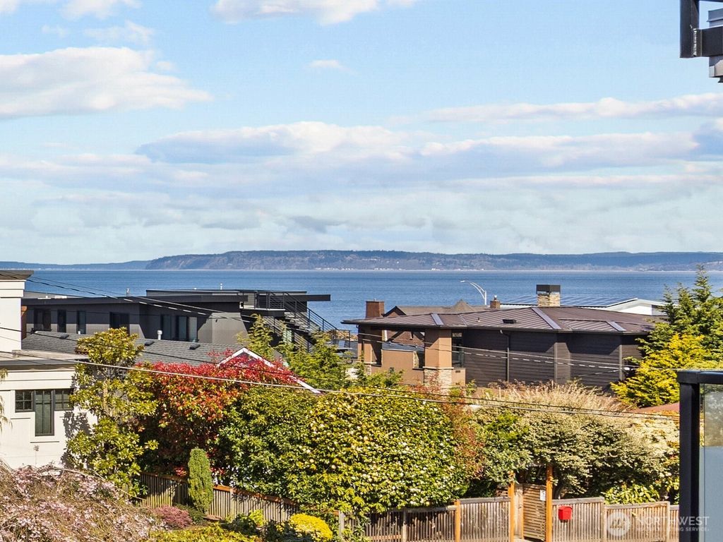 Photo of 300 2nd Avenue N #2E, Edmonds, WA 98020 (MLS # 2498923)