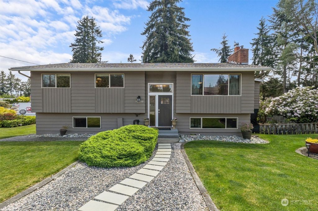 Photo of 12330 12th Drive SE, Everett, WA 98208 (MLS # 2075417)