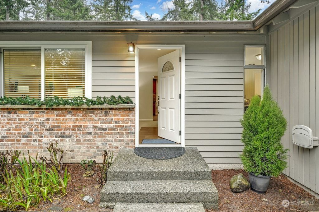 Photo of 4042 161st Avenue SE, Bellevue, WA 98006 (MLS # 2184247)