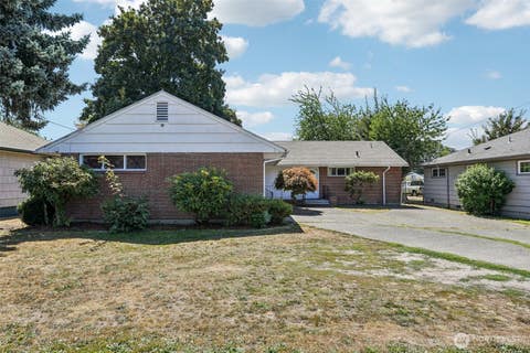 Photo of 2219 Ocean Beach Highway, Longview, WA 98632 (MLS # 2571161)