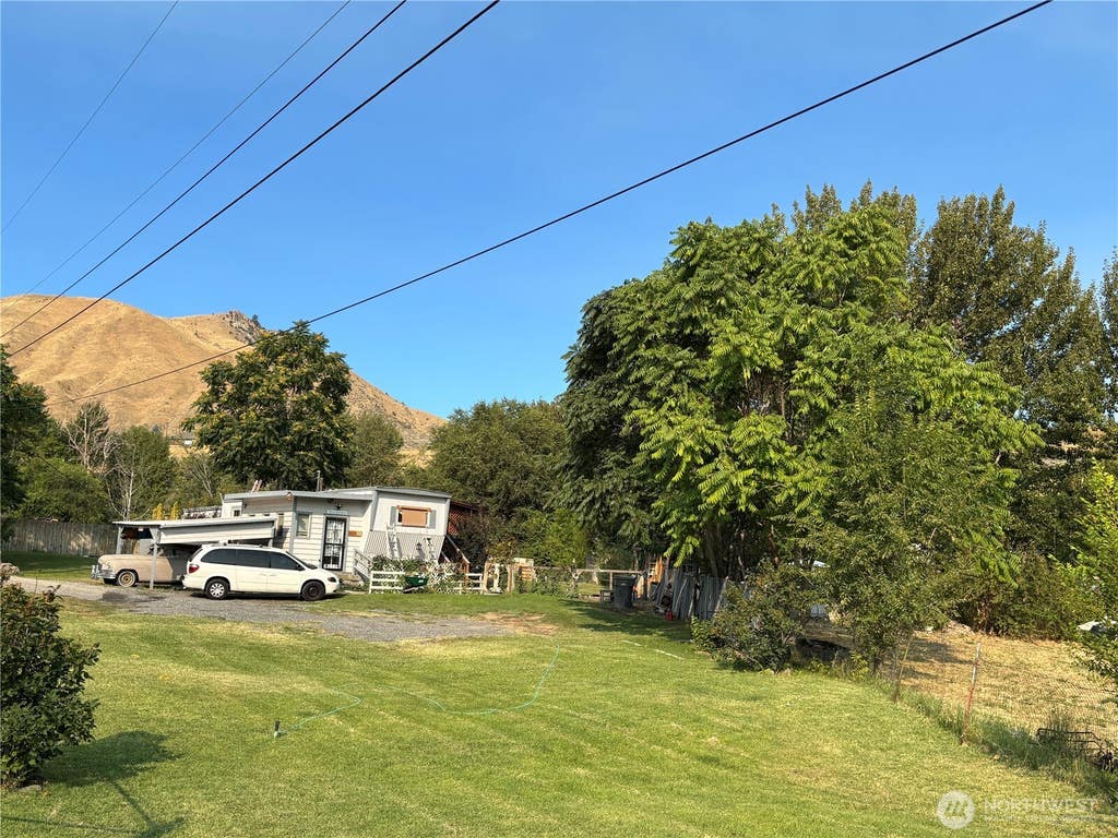 Photo of 110 Chapman Drive, Wenatchee, WA 98801 (MLS # 2563049)