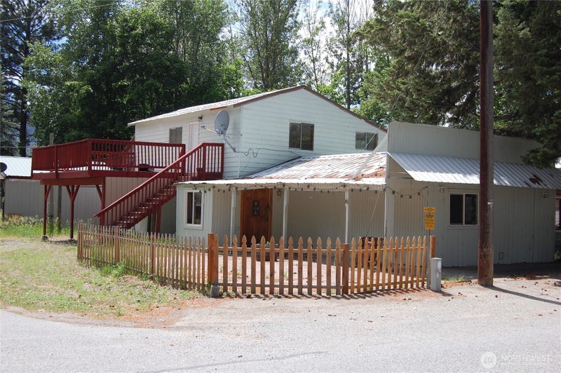 117 E Lake Street