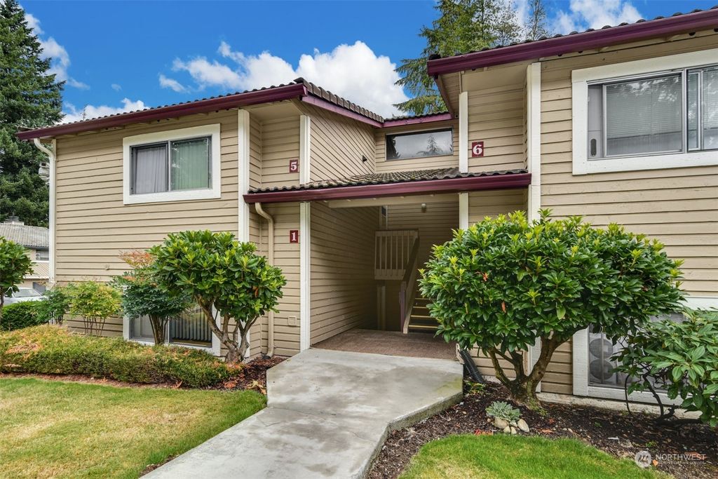 Photo of 17526 149th Avenue SE #J1, Renton, WA 98058 (MLS # 2148647)