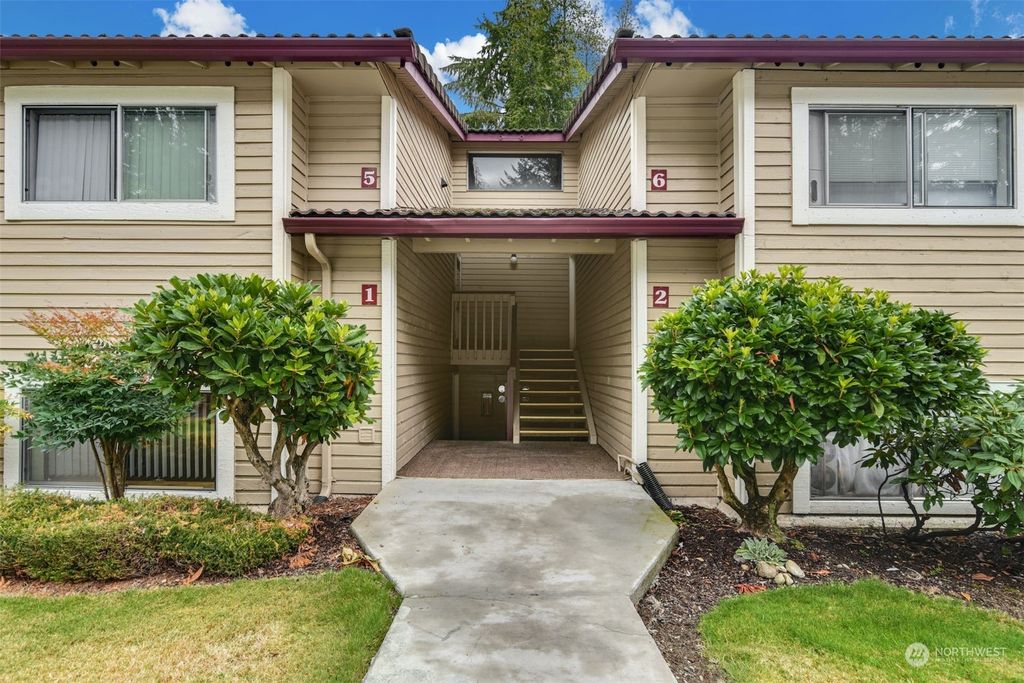 Photo of 17526 149th Avenue SE #J1, Renton, WA 98058 (MLS # 2148647)