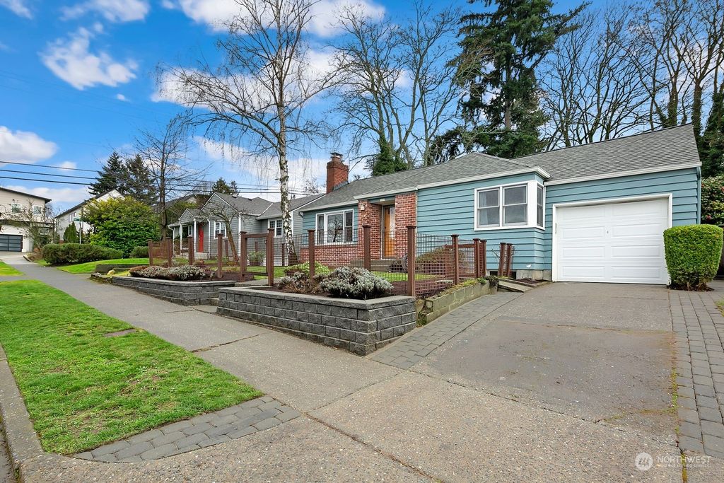 Photo of 7270 27th Avenue NE, Seattle, WA 98115 (MLS # 2200331)