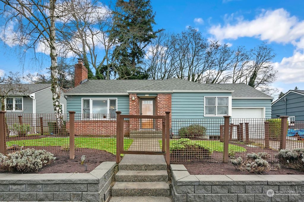 Photo of 7270 27th Avenue NE, Seattle, WA 98115 (MLS # 2200331)