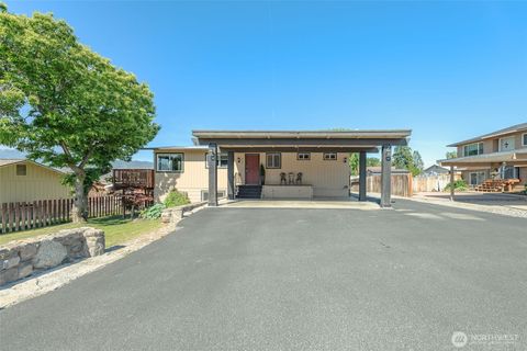 Photo of 702 N Lyle Avenue, East Wenatchee, WA 98802 (MLS # 2529792)