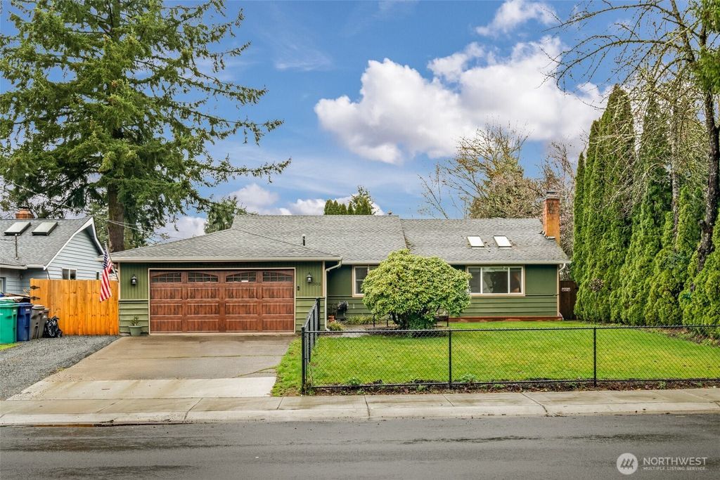 Photo of 205 E Alpine Street, Granite Falls, WA 98252 (MLS # 2349700)