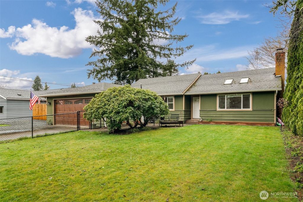 Photo of 205 E Alpine Street, Granite Falls, WA 98252 (MLS # 2349700)