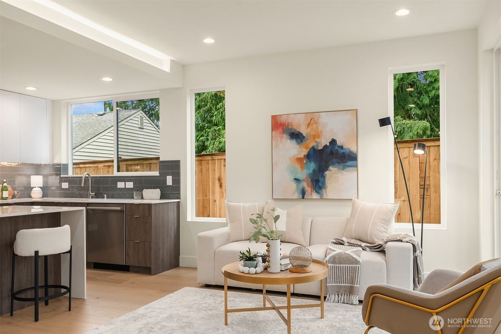 Photo of 213 NE 123rd Street, Seattle, WA 98125 (MLS # 2374045)