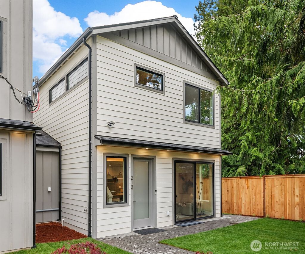 Photo of 213 NE 123rd Street, Seattle, WA 98125 (MLS # 2374045)