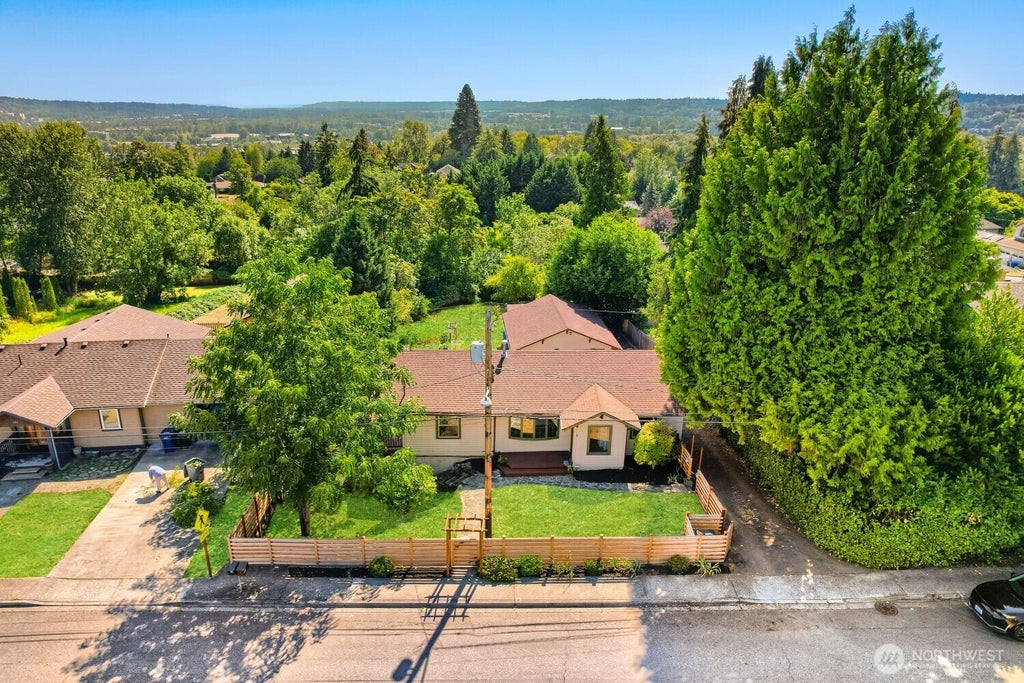 Photo of 909 SW Langston Road, Renton, WA 98057 (MLS # 2586567)