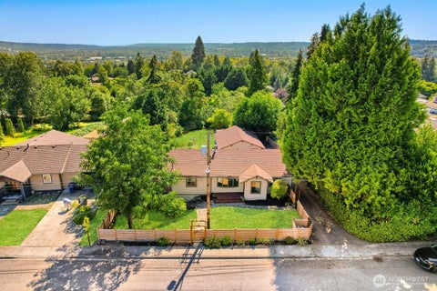 Photo of 909 SW Langston Road, Renton, WA 98057 (MLS # 2586567)