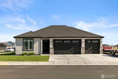 Photo of 1107 5th Avenue NE, Ephrata, WA 98823 (MLS # 2413090)