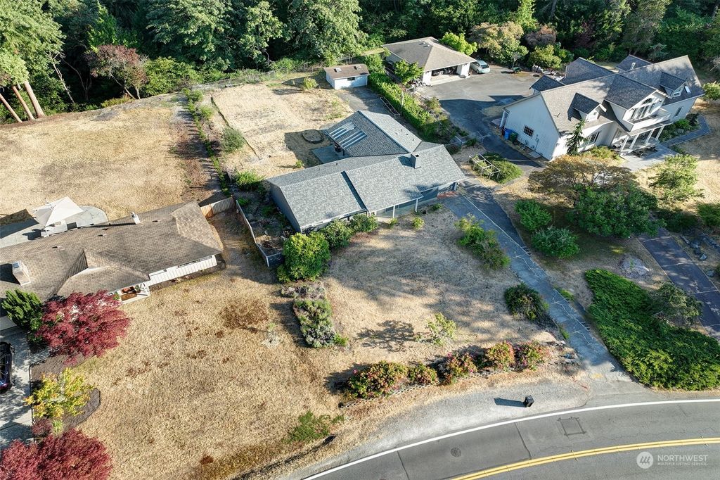 Photo of 1041 NW 167th Street, Shoreline, WA 98177 (MLS # 2275692)
