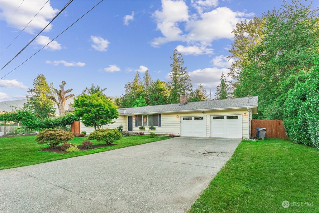 Photo of 417 Taylor Place NE, North Bend, WA 98045 (MLS # 2262427)
