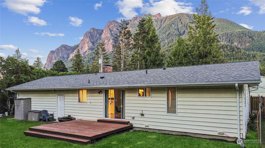 Photo of 417 Taylor Place NE, North Bend, WA 98045 (MLS # 2262427)