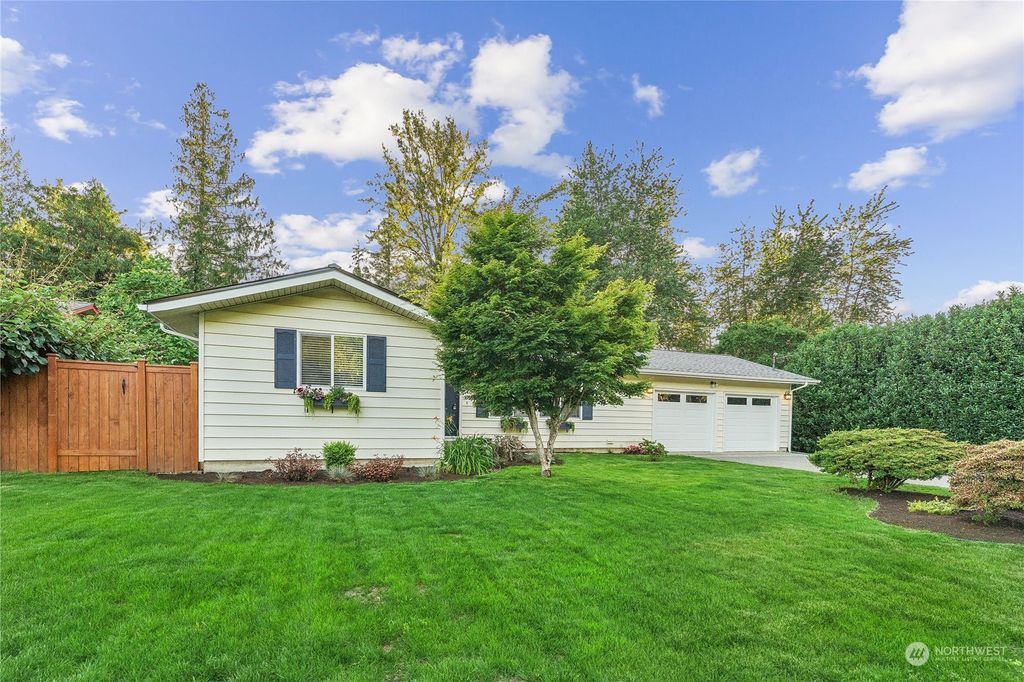 Photo of 417 Taylor Place NE, North Bend, WA 98045 (MLS # 2262427)