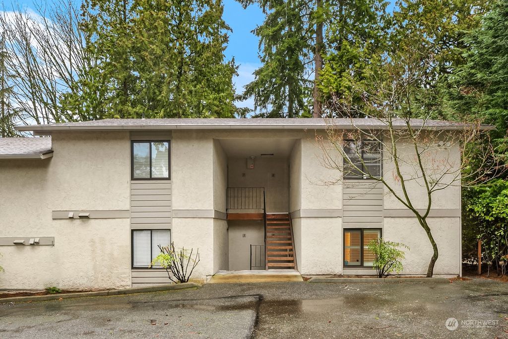 Photo of 6720 112th Avenue NE #B-4, Kirkland, WA 98033 (MLS # 2027472)