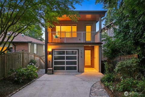 Photo of 1018 NE 103rd Street, Seattle, WA 98125 (MLS # 2564100)