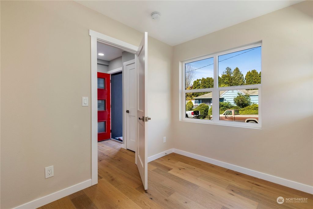 Photo of 2415 SW Findlay St, Seattle, WA 98106 (MLS # 2323186)