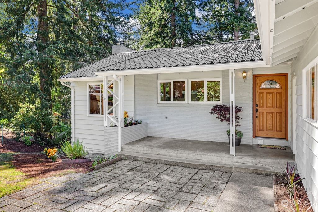 Photo of 539 157th Avenue SE, Bellevue, WA 98008 (MLS # 2060561)