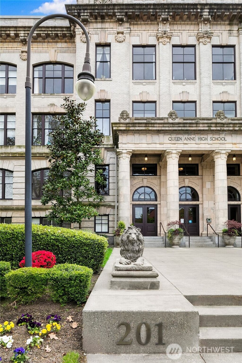 Photo of 201 Galer Street #301, Seattle, WA 98109 (MLS # 2550561)