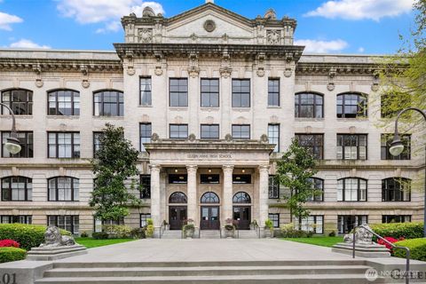 Photo of 201 Galer Street #301, Seattle, WA 98109 (MLS # 2550561)