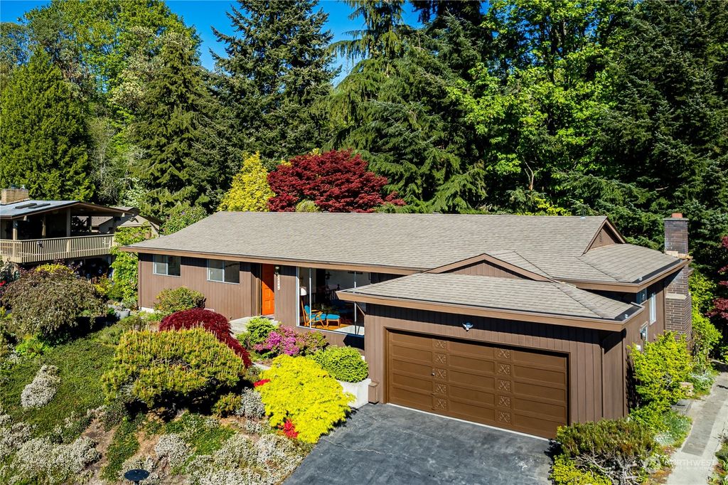 Photo of 13744 16th Avenue SW, Burien, WA 98166 (MLS # 2232854)