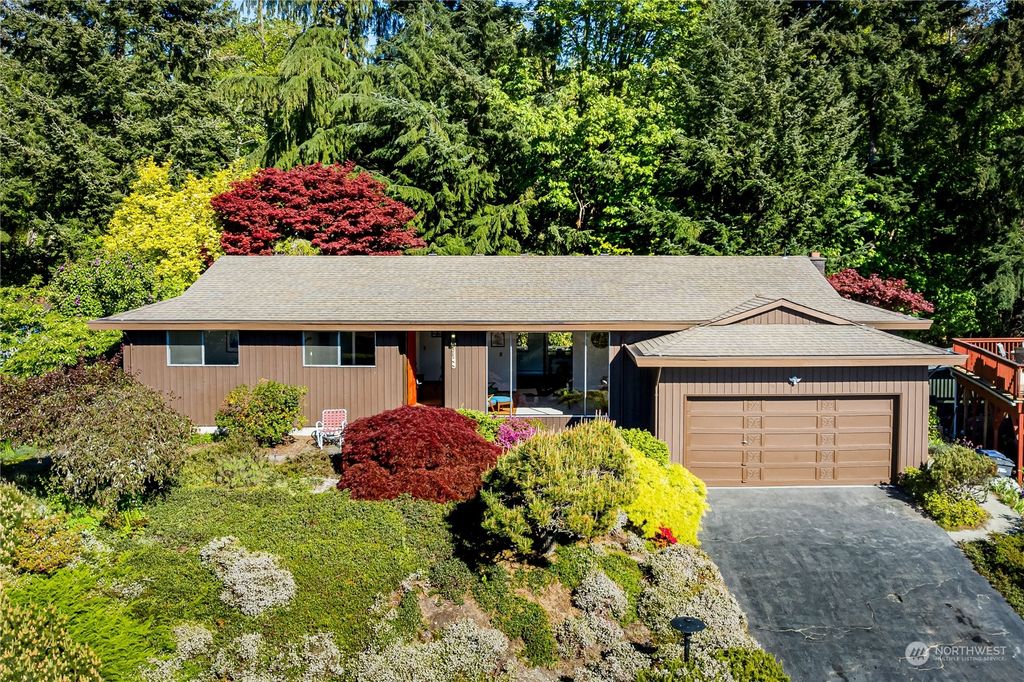 Photo of 13744 16th Avenue SW, Burien, WA 98166 (MLS # 2232854)