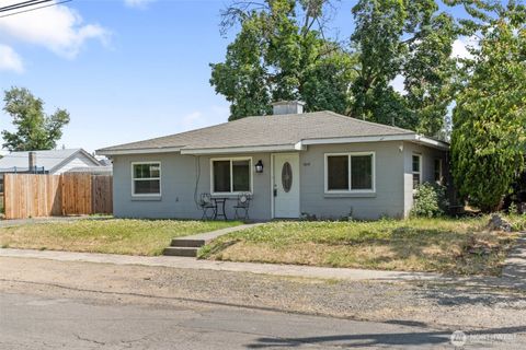 Photo of 1618 Walla Walla Ave Ave, Walla Walla, WA 99362 (MLS # 2421162)