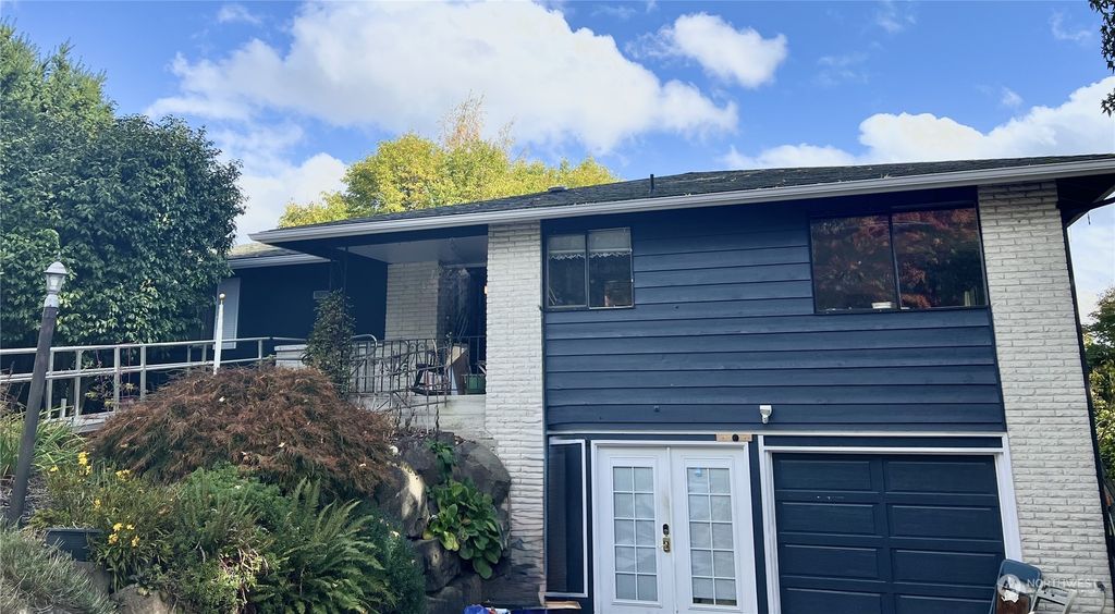 Photo of 20034 106th Avenue NE, Bothell, WA 98011 (MLS # 2302962)