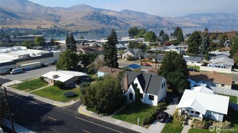 Photo of 417 N Columbia Street, Chelan, WA 98816 (MLS # 2461731)