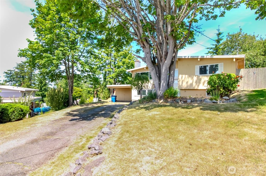 Photo of 24700 21st Ave S Ave, Des Moines, WA 98189 (MLS # 2388620)
