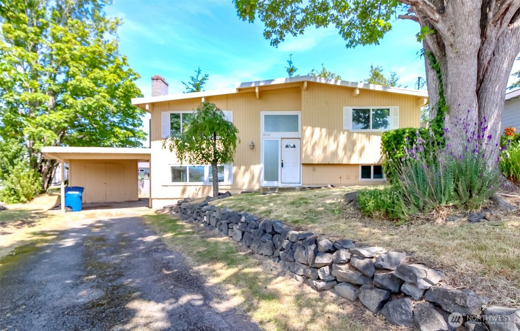 Photo of 24700 21st Ave S Ave, Des Moines, WA 98189 (MLS # 2388620)