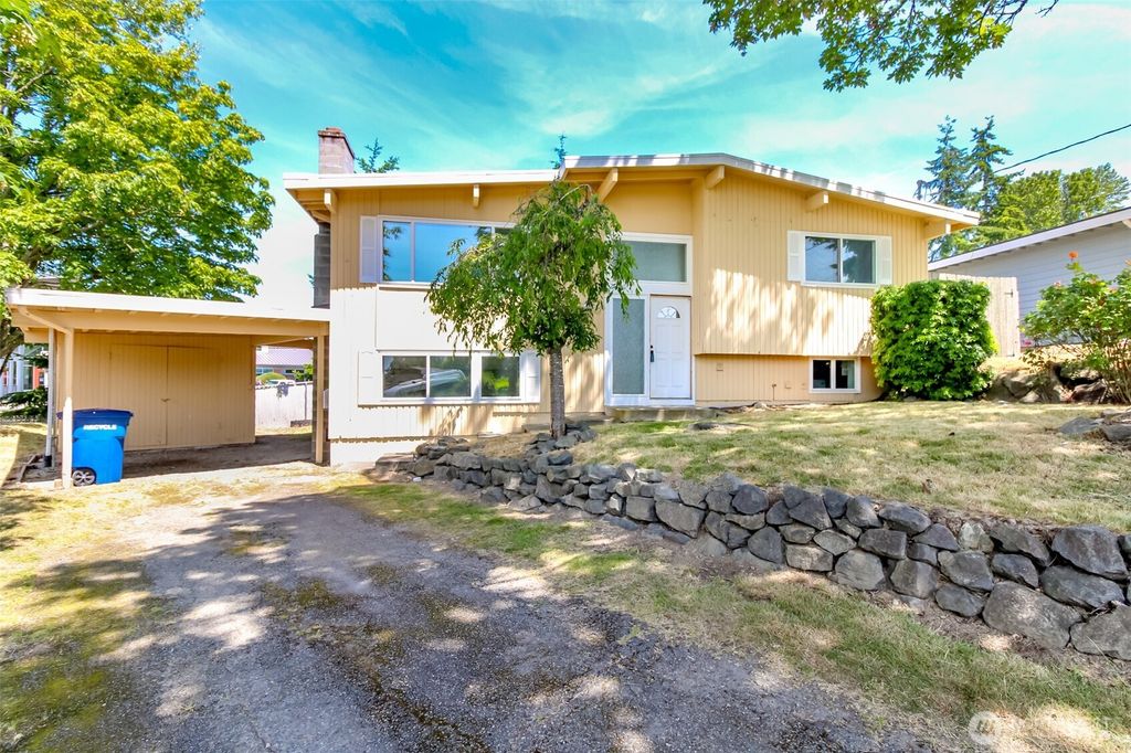 Photo of 24700 21st Ave S Ave, Des Moines, WA 98189 (MLS # 2388620)