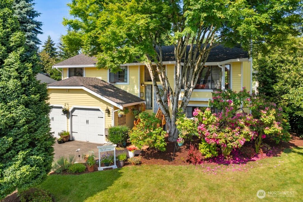 Photo of 25002 168th Place SE, Covington, WA 98042 (MLS # 2382696)