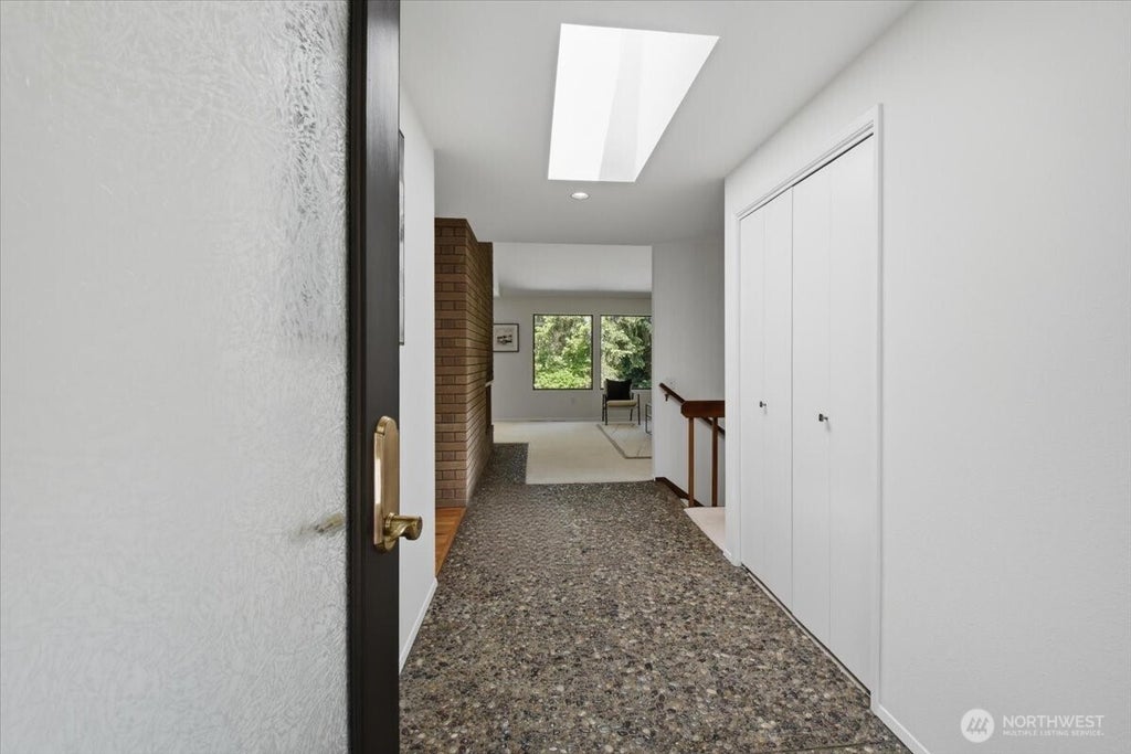 Photo of 17816 NE 12th Street, Bellevue, WA 98008 (MLS # 2575344)