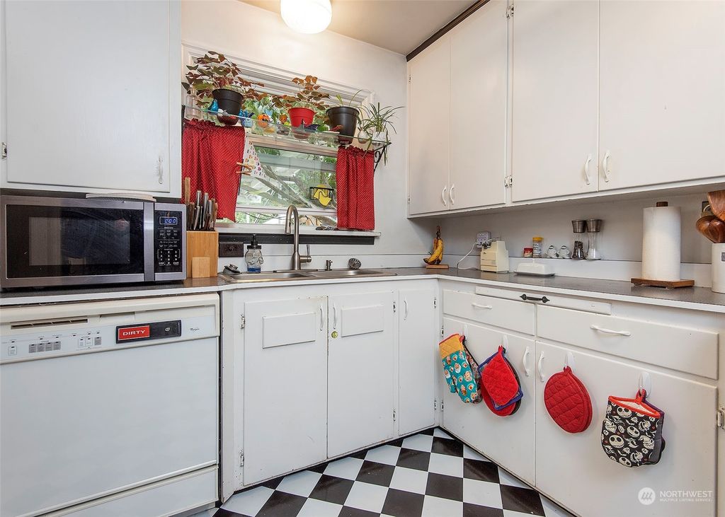 Photo of 3724 Grand Avenue, Everett, WA 98201 (MLS # 2233934)